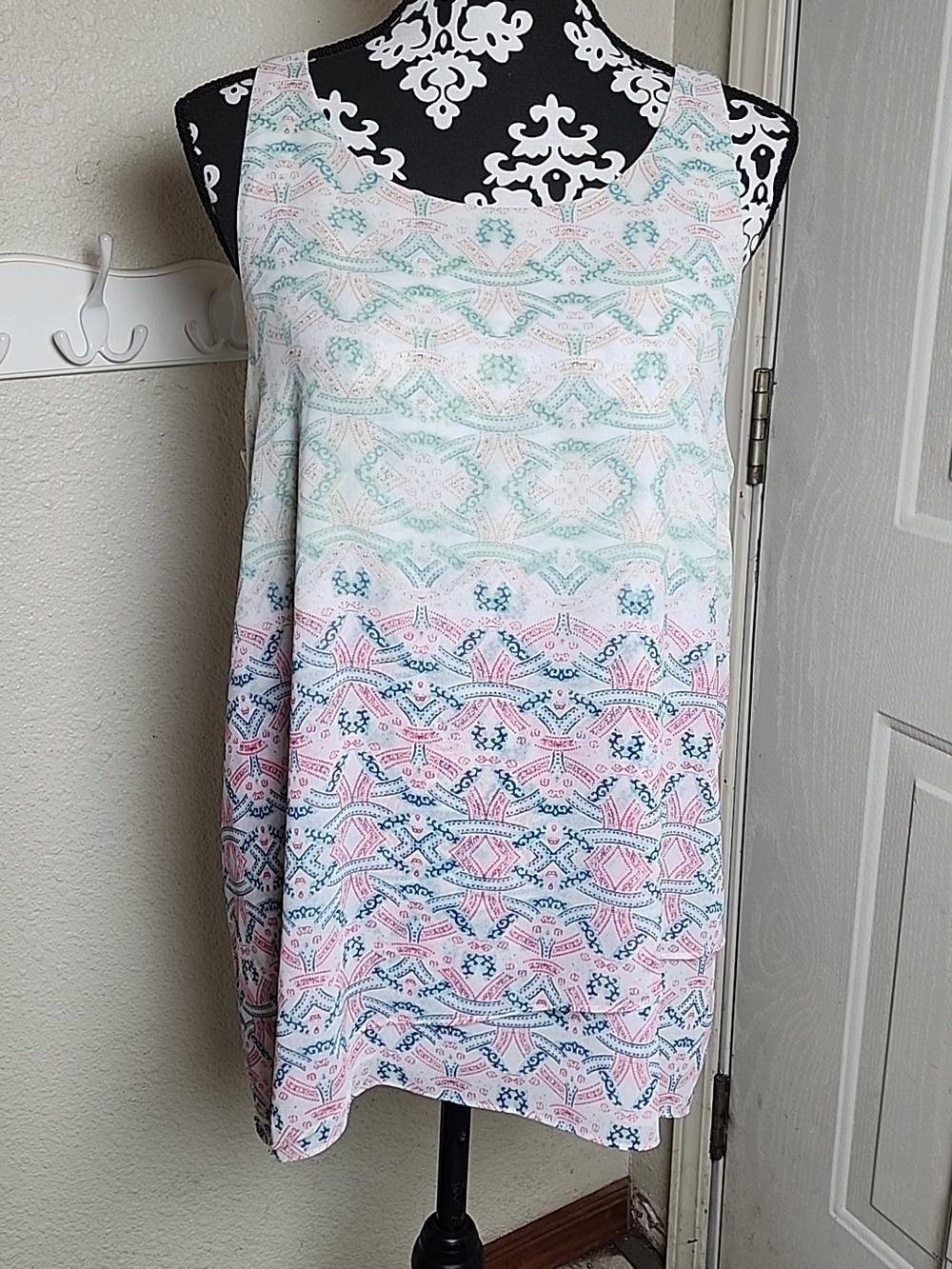 Cabi Heart Of Cabi Mosaic Print Top Blouse Sleeveless Style 250 Size Large